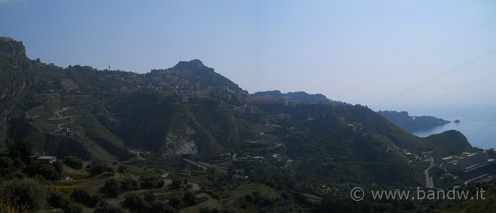 DSCN4557-58.jpg - Panoramica su Taormina e Castelmola
